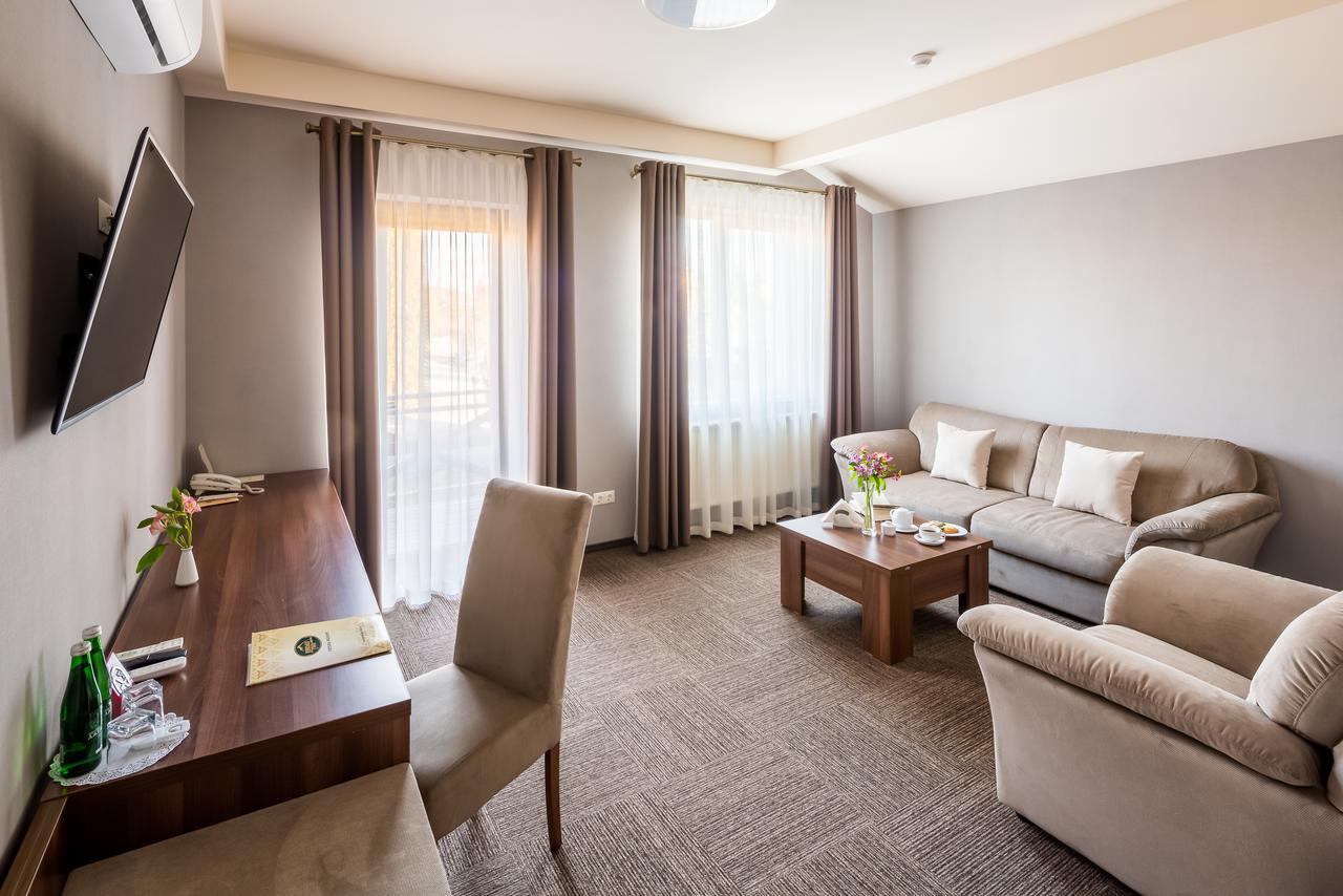 Panska Gora Hotel Sokilnyky ภายนอก รูปภาพ